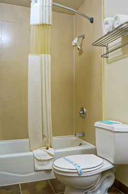 Ramada by Wyndham Ontario Photos