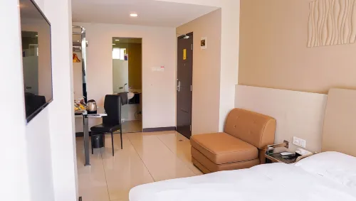 Verse Lite Hotel Gajah Mada Zimmer Photos