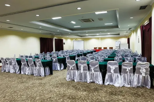 Mega Anggrek Hotel Jakarta Slipi Geschäftseinrichtungen Photos