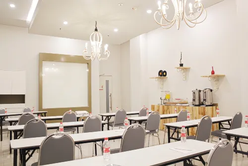 POP! Hotel Kelapa Gading Jakarta Fasilitas Bisnis Photos