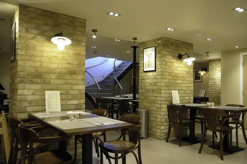 Kings Cross Inn Hotel Restauration Photos