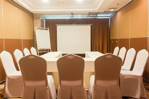One Central Hotel & Suites Business Facilities Photos