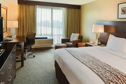 DoubleTree by Hilton Hotel Boston Bayside Rooms Photos