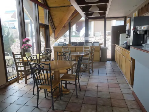 Days Inn by Wyndham Colorado Springs/Garden of the Gods Dining Photos