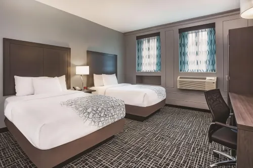 La Quinta Inn & Suites by Wyndham Baltimore Downtown Photos