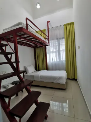 YY48 Hotel 2 Mins Walk from Masjid Jamek LRT Station Featured Photos