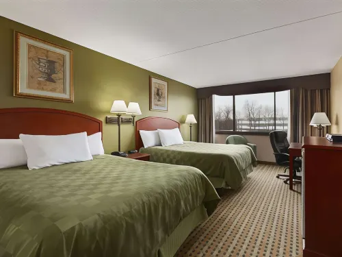 Ramada by Wyndham Rochelle Park Near Paramus Photos
