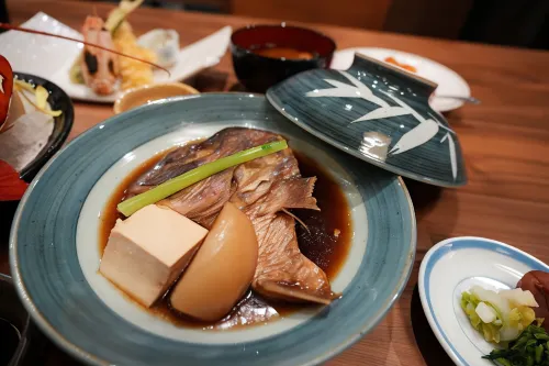 시라하마 온천 리조트 가이가쿠 식사 Photos