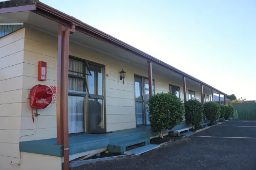 Coronation Court Motel Exterior Photos