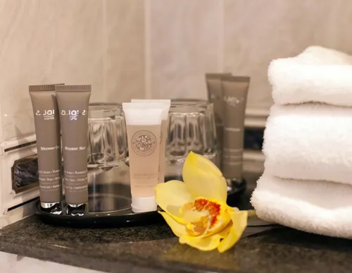 Gem Strathmore Hotel Photos