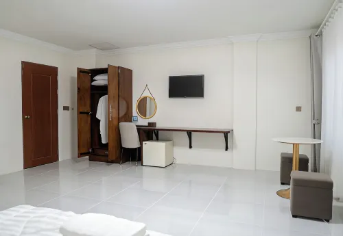 Empire House, Phnom Penh Camere Photos