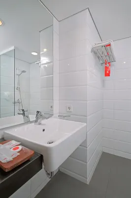Up-Peak Hotel Simpang Lima Semarang Powered by Archipelago Kamar Photos