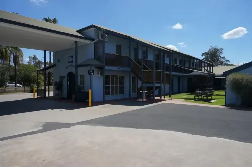 Colonial Motel Richmond Exterior Photos