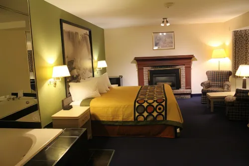 Super 8 by Wyndham Niagara Falls North Rooms Photos