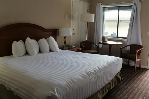 Ramada by Wyndham Campbell River Rooms Photos