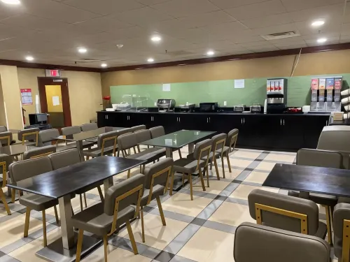 Ramada by Wyndham Rochelle Park Near Paramus Dining Photos