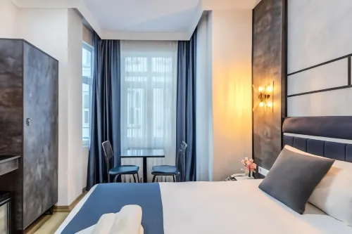 La Pazza Suites Rooms Photos