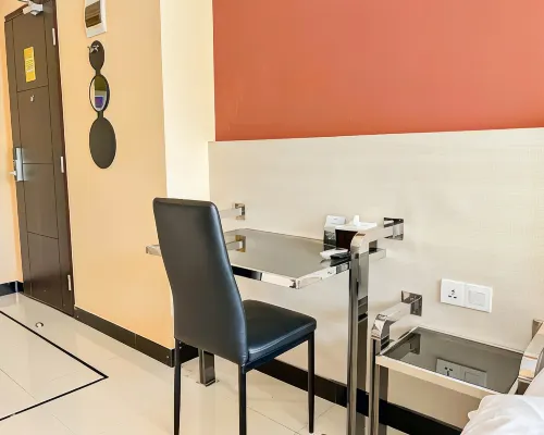 Verse Lite Hotel Gajah Mada Zimmer Photos