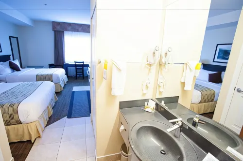 Days Inn by Wyndham Surrey Photos
