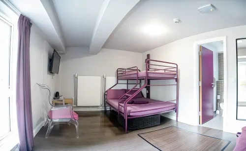 Safestay London Kensington Holland Park Photos