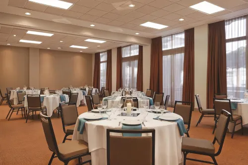 Hyatt Place Emeryville/San Francisco Bay Area Dining Photos