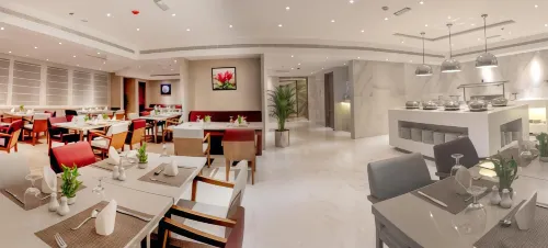 Hawthorn Suites by Wyndham Abu Dhabi City Center Питание Photos