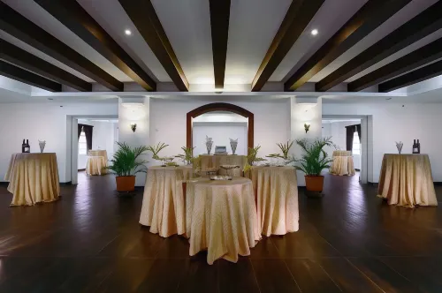 Grand City Hall Hotel Makanan Photos