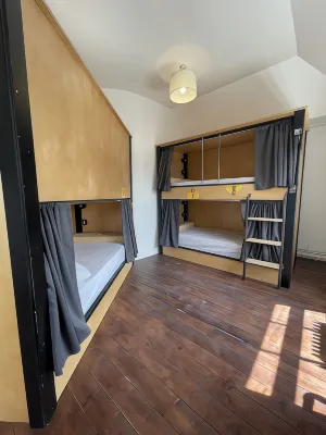 Leevin Hostel George Rooms Photos