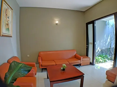 Shinta Guest House Area Publik Photos
