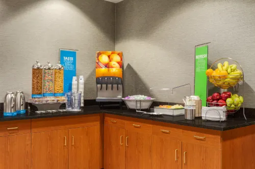 Hampton Inn & Suites Denver-Cherry Creek Dining Photos