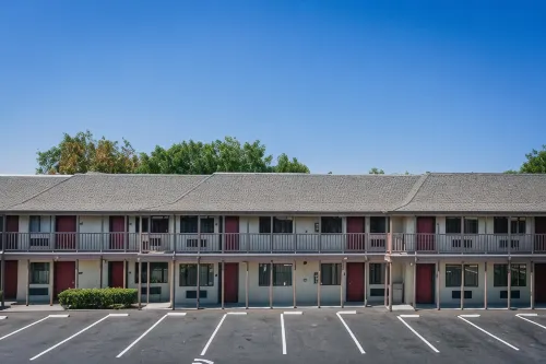 Alura Inn Exterior Photos