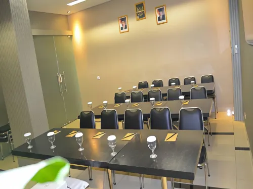 World Hotel Jakarta - Bandengan Geschäftseinrichtungen Photos