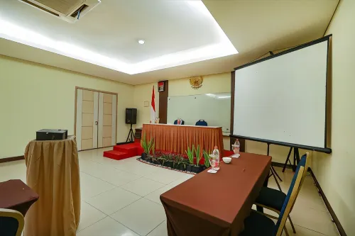 Hotel Marlin Pekalongan managed by DAFAM Espaces Affaires Photos