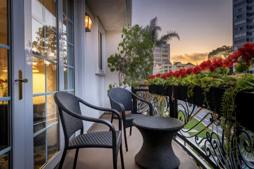 Beverly Hills Plaza Hotel & Spa Public Areas Photos
