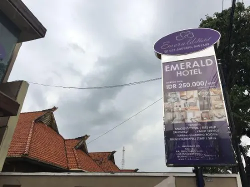Life Emerald Hotel Surabaya Рядом с отелем Photos