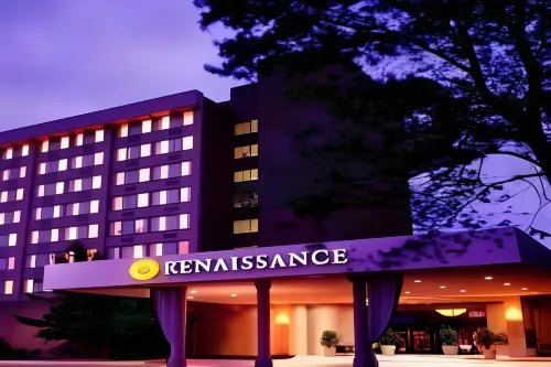 Renaissance Chicago North Shore Hotel Exterior Photos