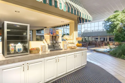 Days Inn by Wyndham Columbus Airport Restauration Photos