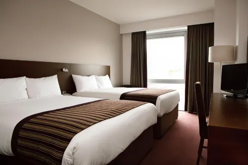 Leonardo Hotel Derby Zimmer Photos