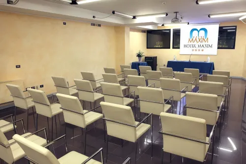 Hotel Maxim Business Facilities Photos