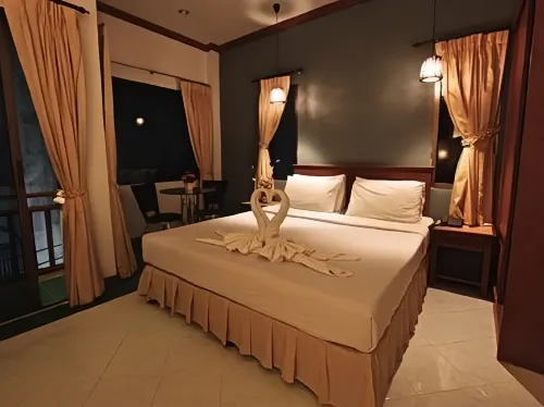 Sea Front Home Hotel - Patong Beach Photos