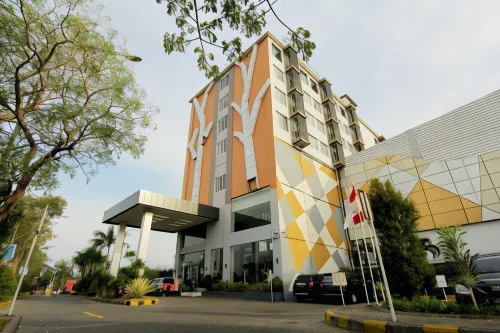 The Sun Hotel Madiun Unggulan Photos