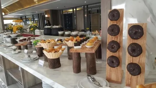 Hotel Laweyan Solo Питание Photos