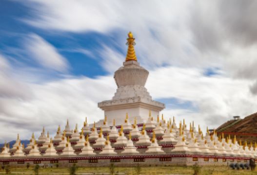 8-day 7-night · Group Tours · Chengdu + Daocheng Yading + Mount Siguniang + Western Sichuan · Travel during off-peak periods in a small group of eight, with scenic area admission tickets included, one empty seat always guaranteed, onboard oxygen concentrator, oxygen cylinders, access to hidden snow-mountain viewpoints, and airport transfers provided.