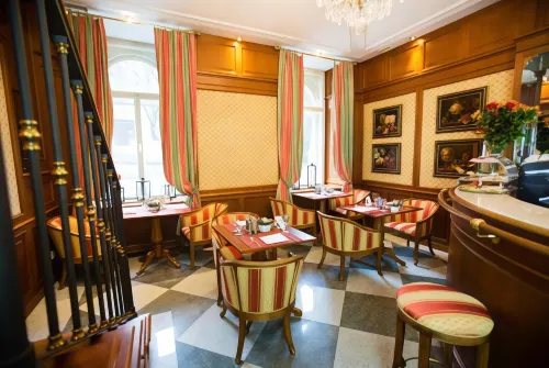 Hotel Kinsky Fountain Dining Photos