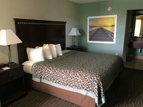 Days Inn by Wyndham Fort Lauderdale Airport Cruise Port Rooms Photos