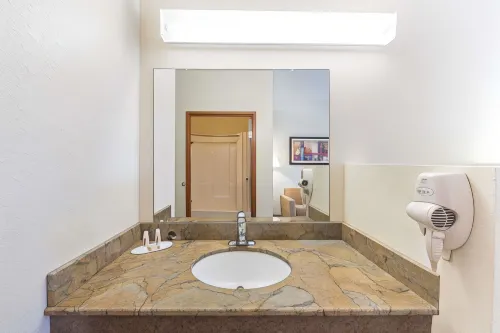 Super 8 by Wyndham Abilene South Rooms Photos