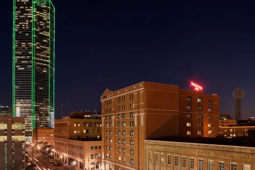 SpringHill Suites Dallas Downtown/West End Eksterior Photos