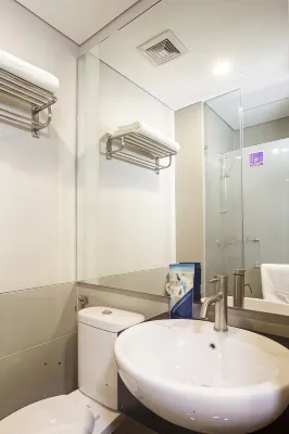 Verse Lite Hotel Gajah Mada Zimmer Photos
