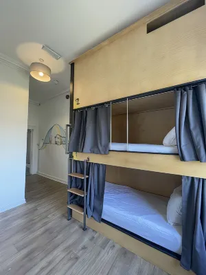 Leevin Hostel George Rooms Photos
