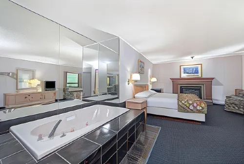 Super 8 by Wyndham Niagara Falls North Rooms Photos